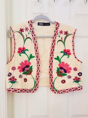 NWOT ZARA Embroidered Cream Floral Vest XL